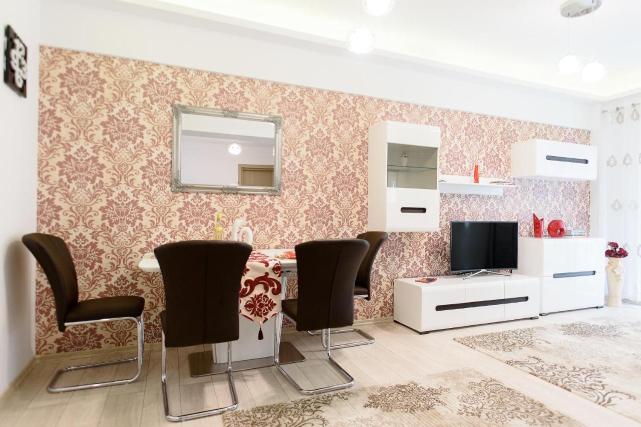 Carla'S Apartment, Airport & Train Station Shuttle Яш Екстериор снимка
