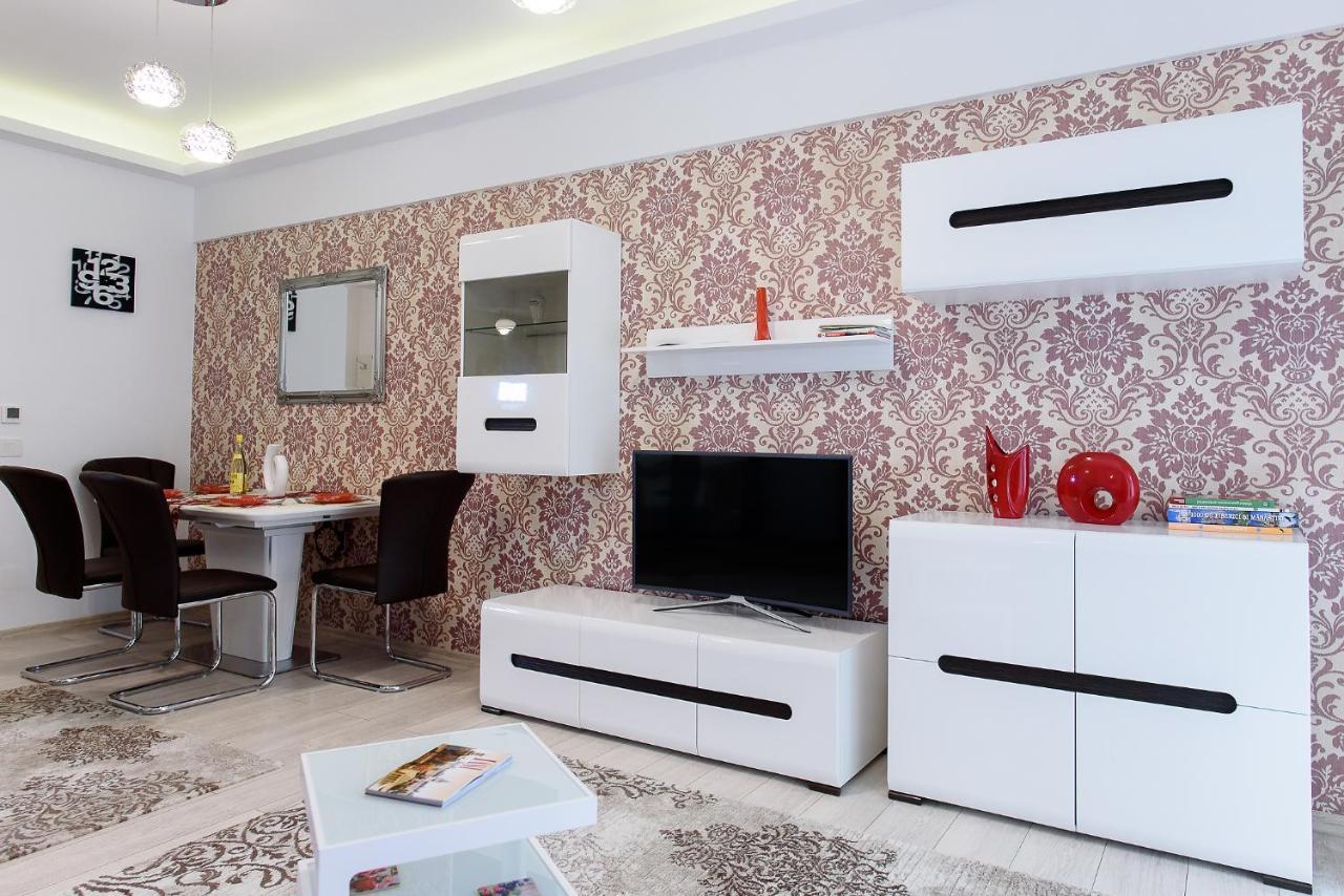 Carla'S Apartment, Airport & Train Station Shuttle Яш Екстериор снимка