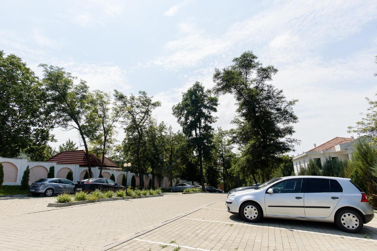 Carla'S Apartment, Airport & Train Station Shuttle Яш Екстериор снимка