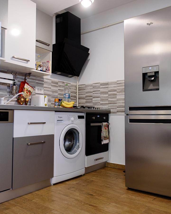 Carla'S Apartment, Airport & Train Station Shuttle Яш Екстериор снимка