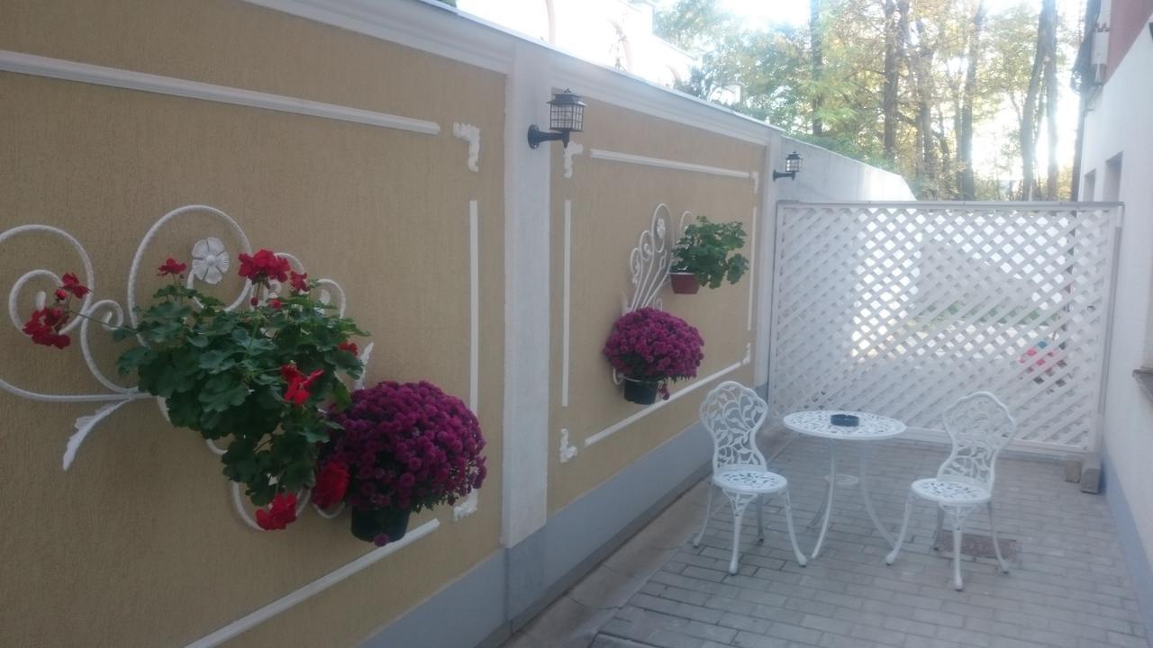 Carla'S Apartment, Airport & Train Station Shuttle Яш Екстериор снимка