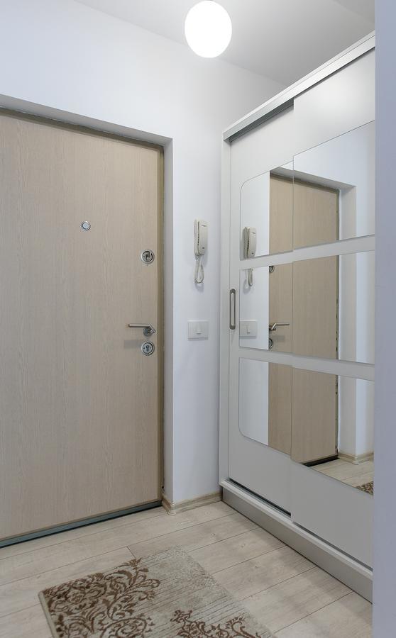 Carla'S Apartment, Airport & Train Station Shuttle Яш Екстериор снимка