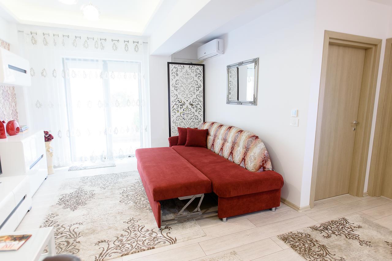 Carla'S Apartment, Airport & Train Station Shuttle Яш Екстериор снимка