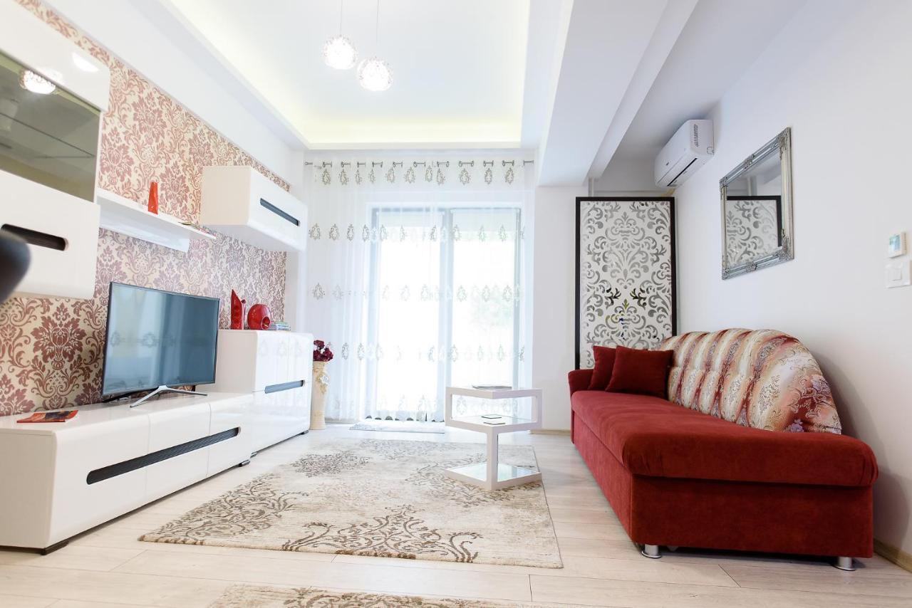 Carla'S Apartment, Airport & Train Station Shuttle Яш Екстериор снимка