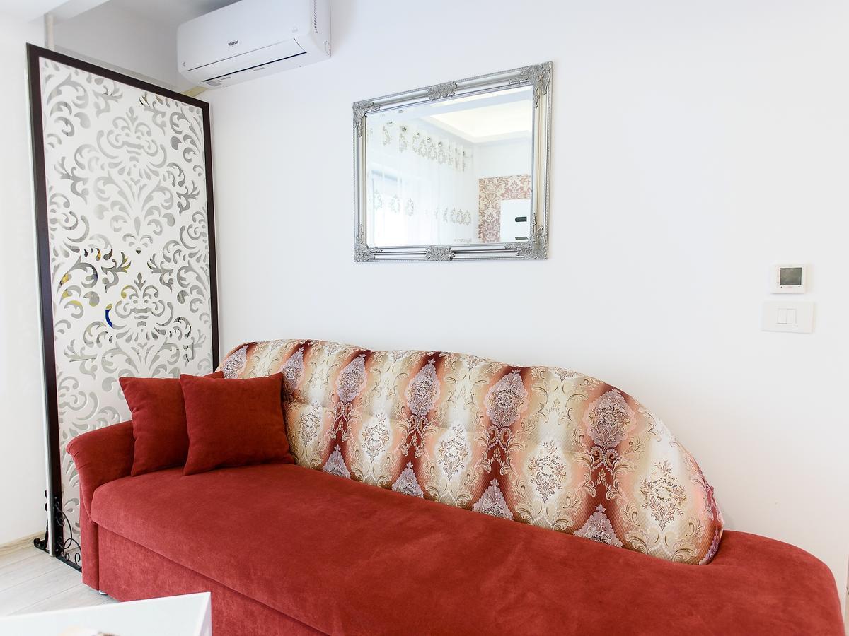 Carla'S Apartment, Airport & Train Station Shuttle Яш Екстериор снимка