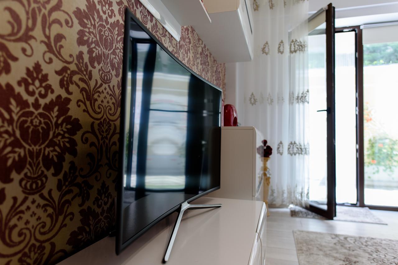 Carla'S Apartment, Airport & Train Station Shuttle Яш Екстериор снимка